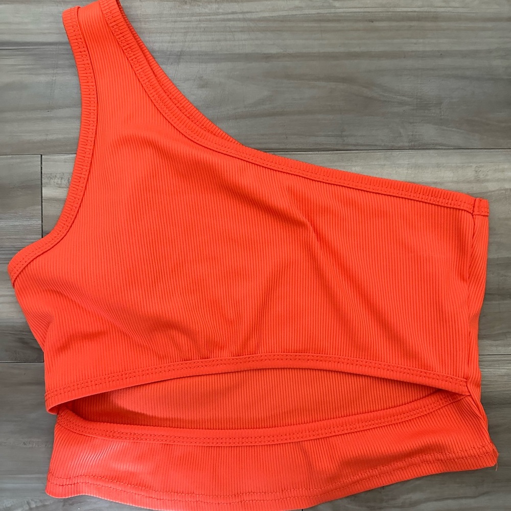 Brand new crop top - Picture 2 of 2
